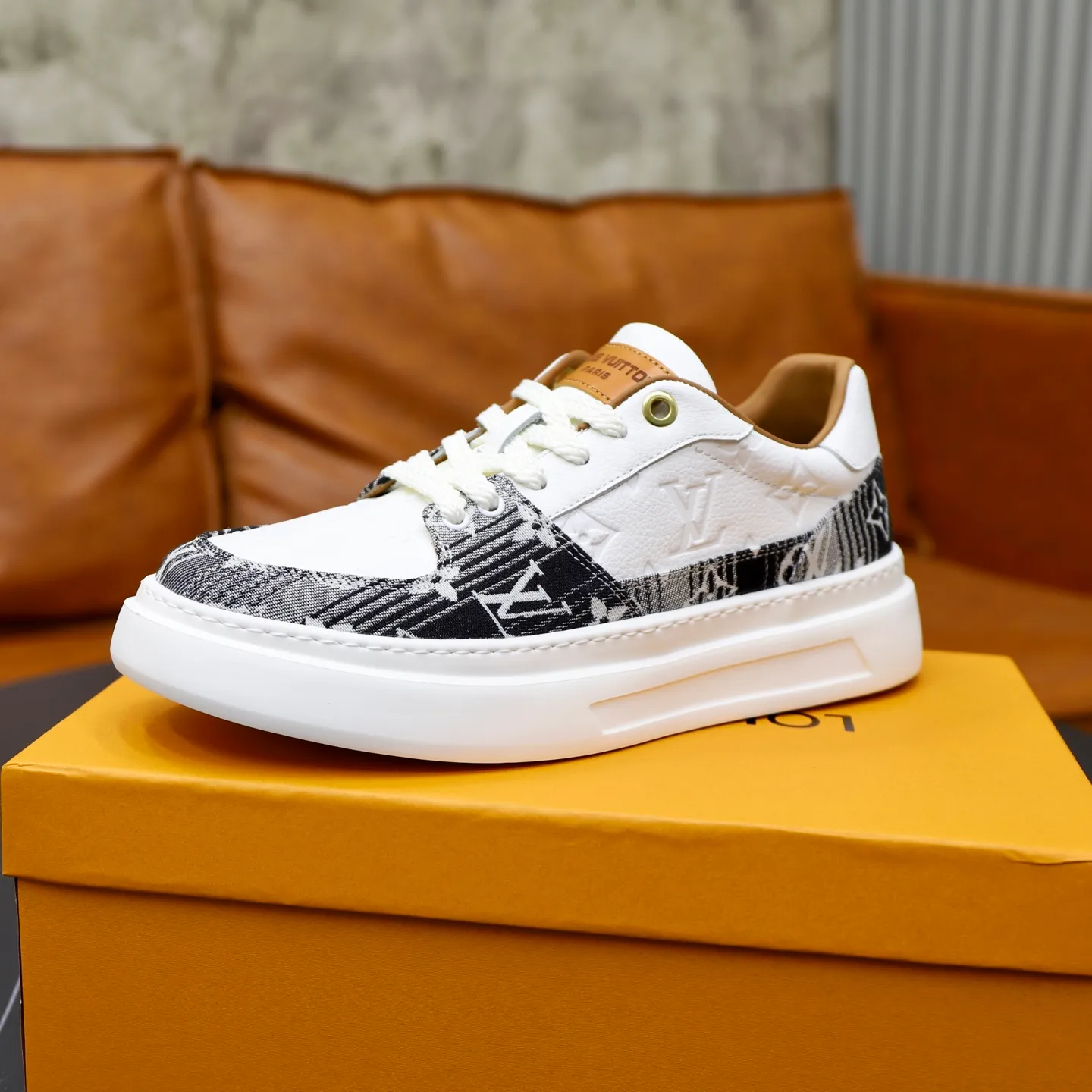 Ex-factory price: 480💰🙅‍♂️🙅‍♂️🙅‍♂️ Brand: LV Louis Vuitton Standard code: 38-44 (45 customized) Grade: Same as the official website Material: Original fabric Comfortable cowhide lining Increased lightness, wear-resistant and soft outsole Style category: Men's fashionable casual shoes Running sneakers Distinguished luxury brand elements Top luxury Color: actual picture color